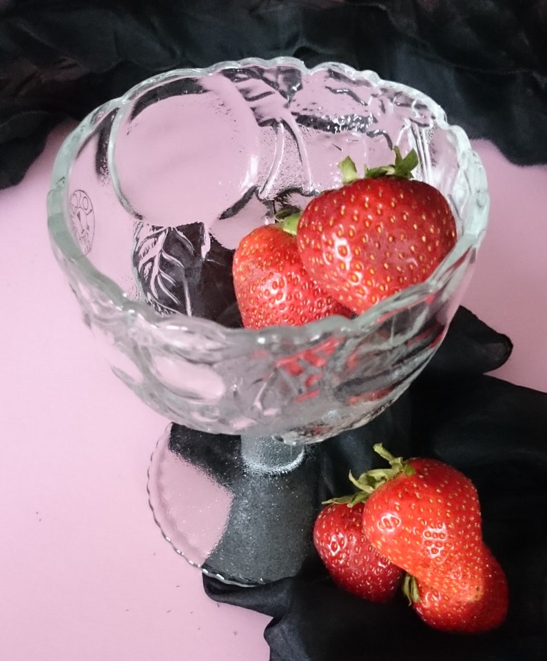 Grapefruit Dishes Footed Dessert Bowls Toscany USA Embossed Fruit Goblets Pedestal Bowl Set of 4 Footed Fruit Bowls Grapefruit Bowls