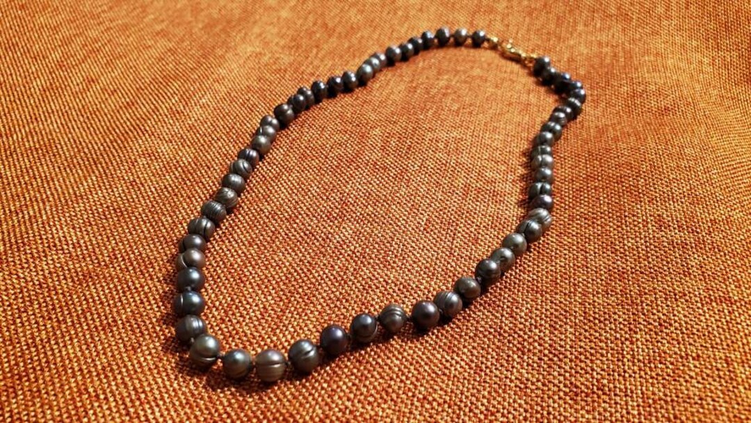 Vintage Black Pearl Beaded Necklace 