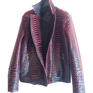 Herren-Pelzlederjacke aus echtem Leder | Rot-schwarzer Bikermantel im Gothic-Punk-Stil