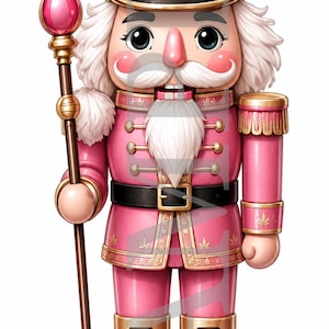 Può includere: Una statuetta schiaccianoci rosa che indossa un cappello alto, un'uniforme con finiture dorate e piccoli motivi a foglia, e stivali neri. La figura ha capelli e barba bianchi e tiene in mano un bastone sormontato da una sfera rosa.