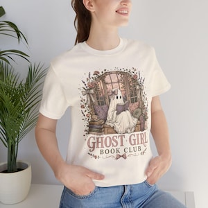 Ghost Girl Book Club-shirt, gezellig en griezelig T-shirt voor lezers met Halloween-thema.