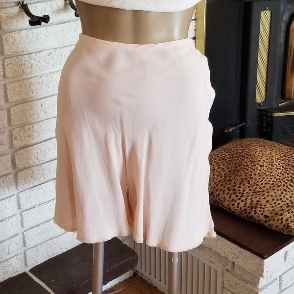 1930's Tap Pants Unders in Light Peach! Size M 12