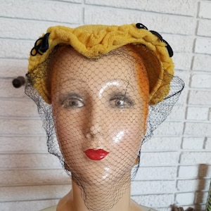 1950&#39;s Yellow Dress Cap with Black Netting!