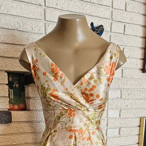 NEW!! Retro Vintage Inspired 1960's Spring Sateen Dress with Floral Pattern! MadMen Size 8/10