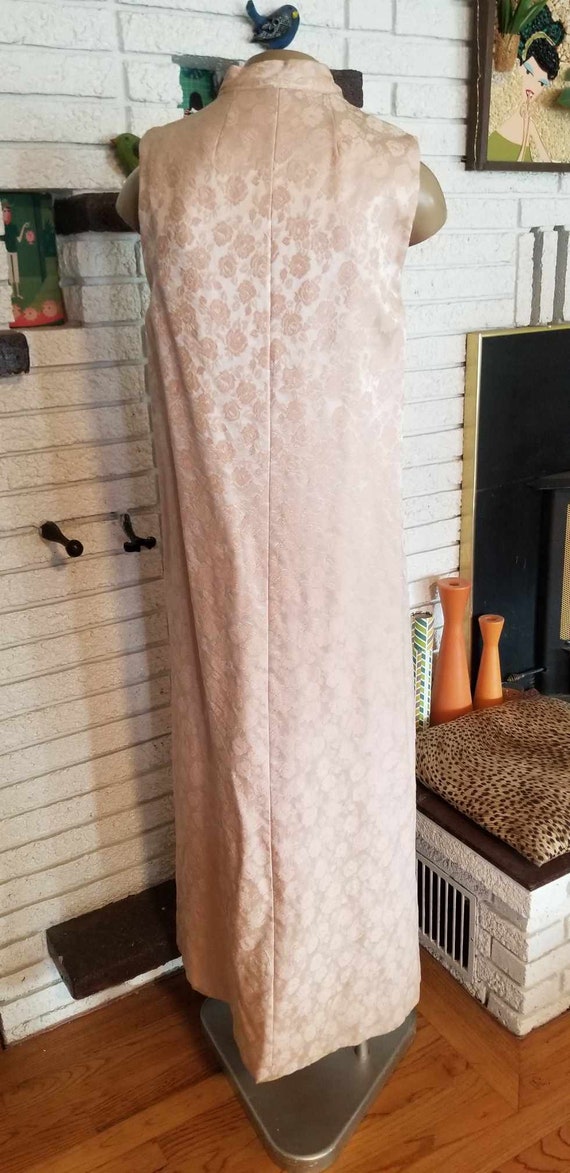 NEW!! 1960's Pink Rose Brocade Satin Long House C… - image 5