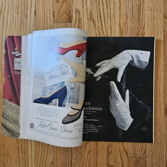 ヴィンテージ・ハーパーズ・バザー誌！1953-1956年、110-128ページ。各