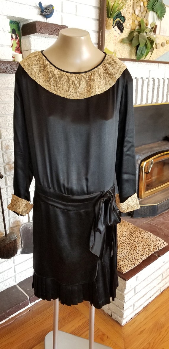Adorable 1920's Black Silk Day Dress!! Gatspy Styl