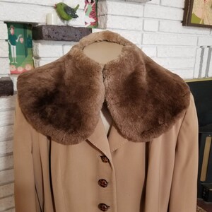 モカブラウンのヴィンテージムートンフェイクファーカラー！冬のコートにぴったり！