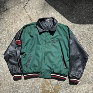 Kurtka VTG 90s Reebok Varsity z zieloną wełną i czarną skórą, rękawy XL, naszywka z szenili