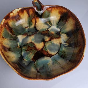 Vintage Apfelschale aus Dryden-Keramik, Arkansas: Ofenfeste Schale mit Studio-Tropfglasur