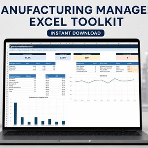 以下が含まれることがあります： Manufacturing Manager Excel Toolkitと書かれたノートパソコンの画面には、グラフ、表、データを含む運用ダッシュボードが表示されています。Instant Downloadという文字、ペン立て、Excelアイコンも配置されています。