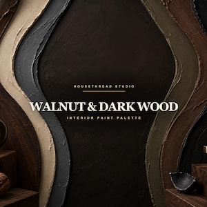 Op de afbeelding: Een getextureerde wandpresentatie met golvende verflagen in crème, antraciet, donkerbruin en olijfgroen. De tekst luidt HOUSETHREAD STUDIO WALNUT & DARK WOOD INTERIOR PAINT PALETTE. Een donkere glazen vaas, een walnoot en een metalen handgreep zijn zichtbaar.