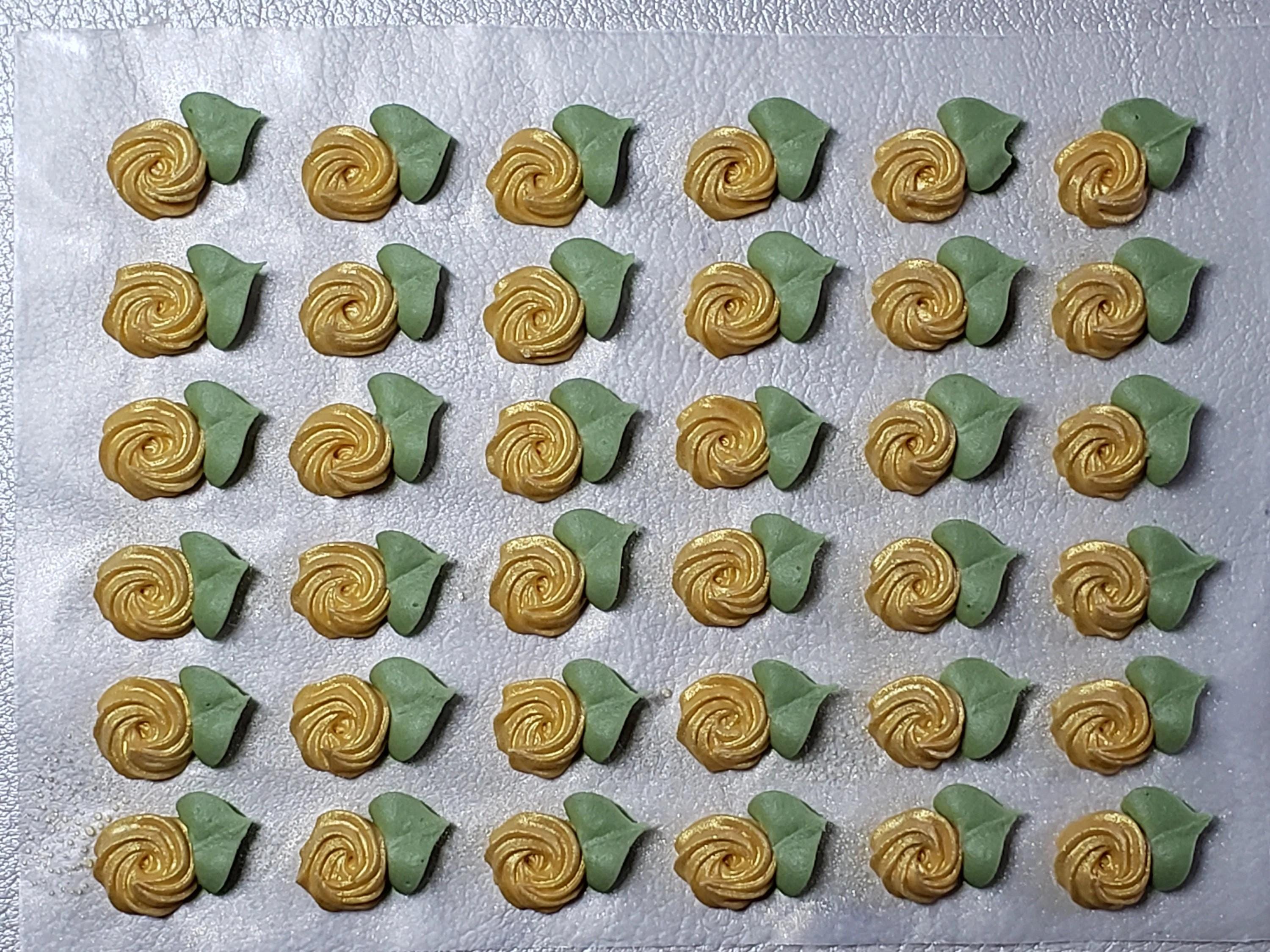 POPULAR COLORS: 36 Swirl Roses With Leaves, Royal Icing Flowers for ...