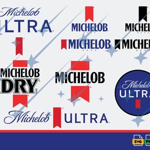 Può includere: Una collezione di loghi Michelob Ultra e Michelob Dry in blu, nero e rosso, con varie disposizioni di testo e icone a nastro. Il design include stelle a quattro punte sparse e due icone di formato file etichettate come SVG e PNG.