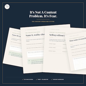 Könnte beinhalten: Ein 26-seitiges digitales Content-Betriebssystem-Arbeitsbuch vor einem dunkelblauen Hintergrund. Die Seiten sind cremefarben mit schwarzem Text und enthalten Überschriften wie It's Not A Content Problem. It's Fear, Pre-Publish Fear Check und Voice & Perspective Worksheet.