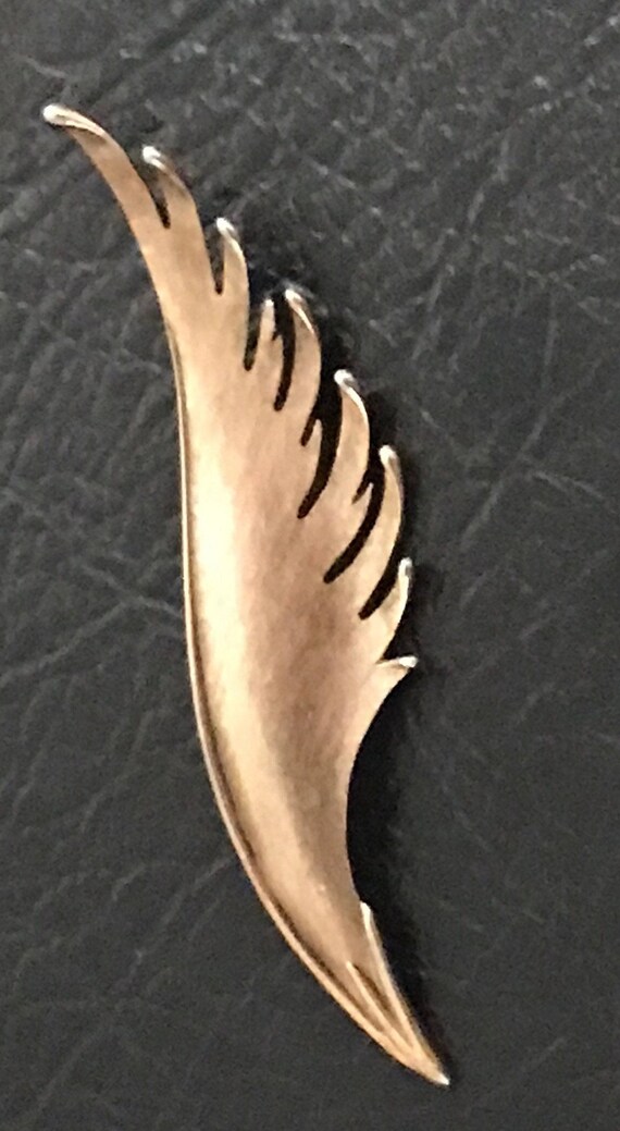 Crown Trifari Signed Gold Tone Feather Plume Gold 