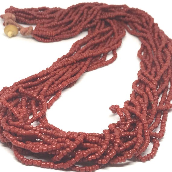 Collier Vintage 14 Rangs Perles Rouges - Longueur 33 Cm - Métal Couleur Or - Très Bon état