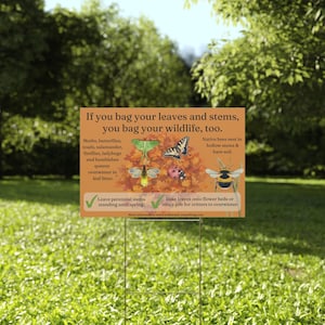 Puede incluir: Un letrero rectangular de jardín con fondo color canela y el texto If you bag your leaves and stems, you bag your wildlife, too. Incluye ilustraciones de una polilla, mariposa, mariquita y abejorro, además de instrucciones de jardinería.