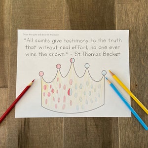 Puede incluir: Una página para colorear imprimible con una corona y una cita de Santo Tomás Becket: "Todos los santos dan testimonio de la verdad, que sin esfuerzo real, nadie gana jamás la corona."