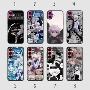 Op de afbeelding: Acht smartphonehoesjes met de anime-figuur Killua Zoldyck uit Hunter x Hunter. De ontwerpen bevatten collages, individuele portretten en zwart-wit mangapanelen. Elk hoesje heeft een opvallende roze rand rondom de cameralens.