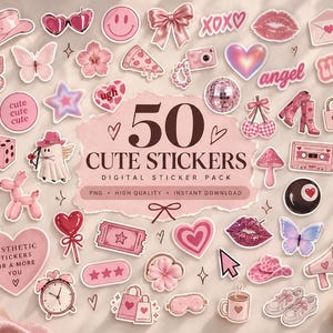 Puede incluir: Una colección de 50 pegatinas digitales en tonos rosas con varios iconos que incluyen corazones, mariposas, una bola de discoteca, un sombrero de vaquero, un casete, flores y textos como 50 CUTE STICKERS y AESTHETIC STICKERS FOR A MORE YOU.
