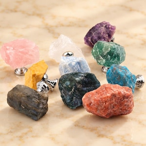 Pomo de piedra natural, cristal de fluorita púrpura con base plateada
