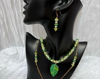 Handmade Green Beaded Jewelry Set, Leaf Pendant Necklace, Earrings, Choker (18 3/8 Inch)