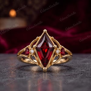 Anillo de compromiso gótico con rubí cultivado en laboratorio con talla rombo, regalo de aniversario para mujer.