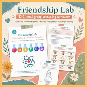 Pode incluir: Currículo de aconselhamento em pequenos grupos Friendship Lab K-2 com 16 lições, habilidades de amizade, relacionamentos saudáveis e resolução de problemas. Inclui guia para conselheiros, cartões de cenários e ficha de atividades.