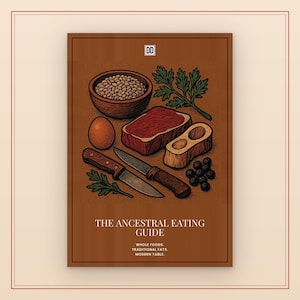Peut inclure: Une impression rectangulaire intitulée THE ANCESTRAL EATING GUIDE avec le sous-titre WHOLE FOODS. TRADITIONAL FATS. MODERN TABLE. L'illustration montre un bol de céréales, un steak cru, un œuf, un os, un couteau et des herbes sur fond brun.