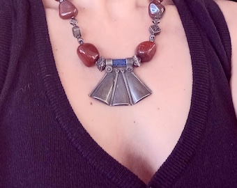 Collar étnico vintage. Cuarzo marrón, lapislázuli y plata de ley.