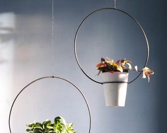 Hanging plant pot holder