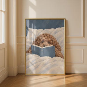 Cockapoo läser i sängen konsttryck, nyckfull klotterhund väggdekoration