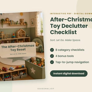 Puede incluir: Un PDF interactivo descargable titulado After-Christmas Toy Declutter Checklist. La imagen muestra una sala de juegos con estanterías de madera, cajas de juguetes y peluches, incluyendo 8 listas de control y 4 herramientas extra.