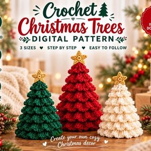 Peut inclure: Un modèle numérique au crochet pour trois sapins de Noël, avec le texte Crochet Christmas Trees DIGITAL PATTERN, 3 SIZES, STEP BY STEP, EASY TO FOLLOW. Trois sapins crochetés en vert, rouge et crème avec des étoiles dorées.