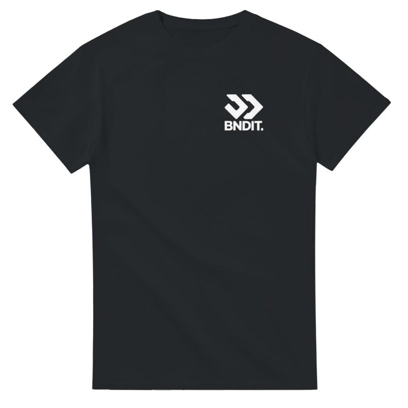 T-shirt streetwear épais, style urbain, unisexe en coton, ambiance grunge Y2K, logo minimaliste, cadeau tendance | BNDIT image 4