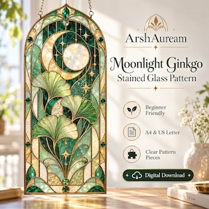 Könnte beinhalten: Ein bogenförmiges Buntglasfenster mit einer Mondsichel, Sternen und Ginkgoblättern in Grün- und Goldtönen. Der Text lautet ArshAuream Moonlight Ginkgo Stained Glass Pattern, Beginner Friendly, A4 & US Letter, Clear Pattern Pieces, Digital Download.