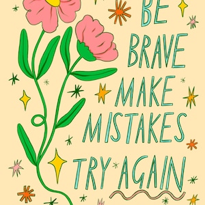 Puede incluir: Una lámina de color crema con dos flores rosas de centro amarillo sobre un tallo verde. El texto BE BRAVE MAKE MISTAKES TRY AGAIN aparece en letras verde azulado. El diseño incluye estrellas naranjas y amarillas, destellos rosas y un borde arcoíris.