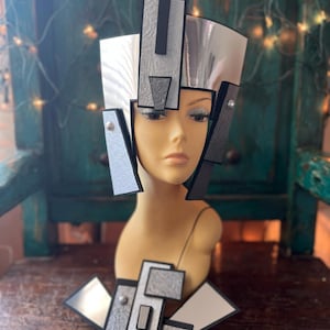 Chrom Metallic Headpiece & Badge: Sci-Fi Futuristisches Kostüm-Accessoire
