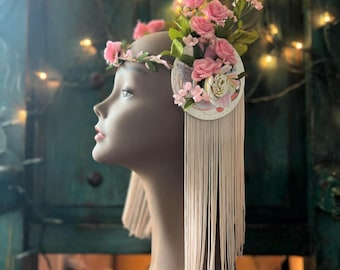 Op Mucha geïnspireerde HANDGESCHILDERDE rozenschijf met franje hoofdtooi kroon, kostuum Fascinator Halo