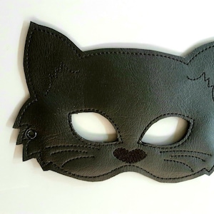 Child&#39;s Mask - Black Cat - Embroidered vinyl Mask