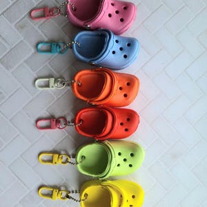 Itty Bitty Shoe keychain - Choice of color