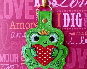 Frog with a heart - embroidered vinyl keychain