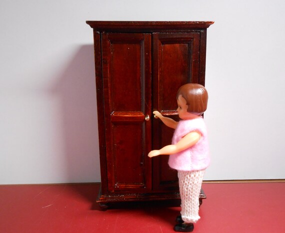 dollhouse closet