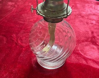 Vintage Kaadan oil lamp with wick and sconce, excellent condition