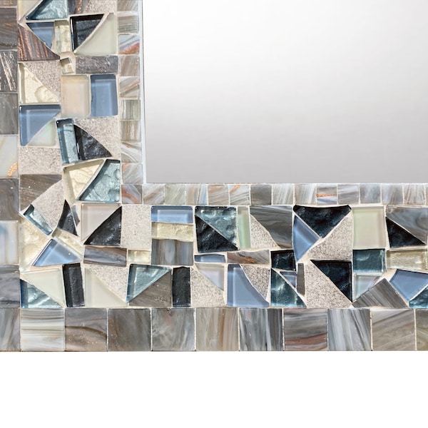 Espejo de pared de mosaico: azulejos de vidrio gris, blanco y azul