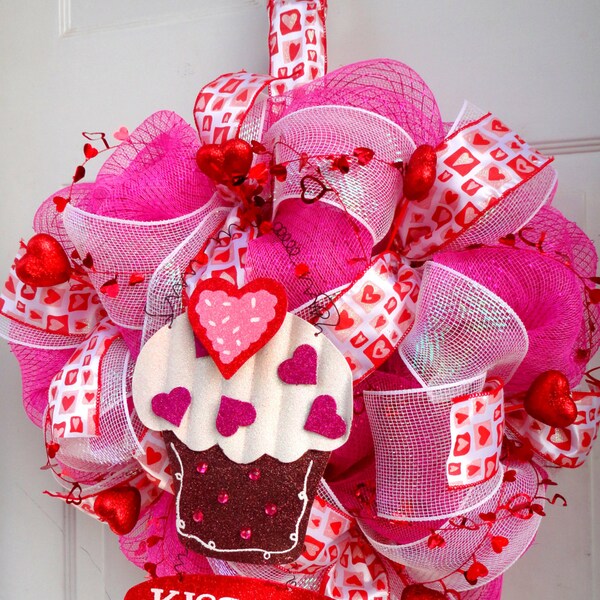 The LAST ONE LEFT!!!  - Valentines Deco Mesh - Kiss Me Cupcake - Valentine Door Decor - Outdoor Valentines Decor - Valentine