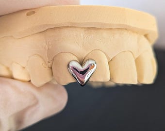 Silbernes Herz Grillz Einzelzahn | Handgefertigtes Herz Zahnschmuck | Individuelle Grillz Chrom