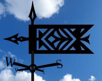 Klassieke gotische metalen windwijzer, lasergesneden staal, voor montage op dak of muur.
