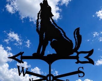 Windwijzer van metaal met huilende wolf, stalen dakdecoratie, accent voor in de tuin van een blokhut.